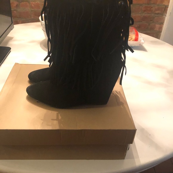 Women’s Suede fringe boots - Picture 3 of 3
